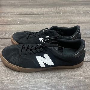 New Balance NB 220 Black and White Sneaker Men's Size 13